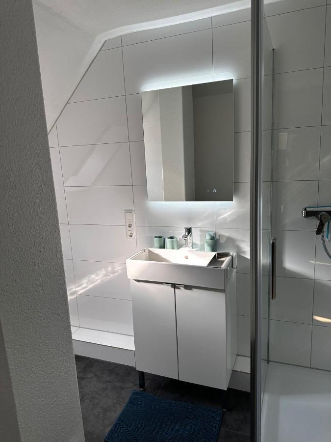 A&V Apartments Gemuetliche Rheinblick Wohnung Apt Daisy Duisburg Bagian luar foto