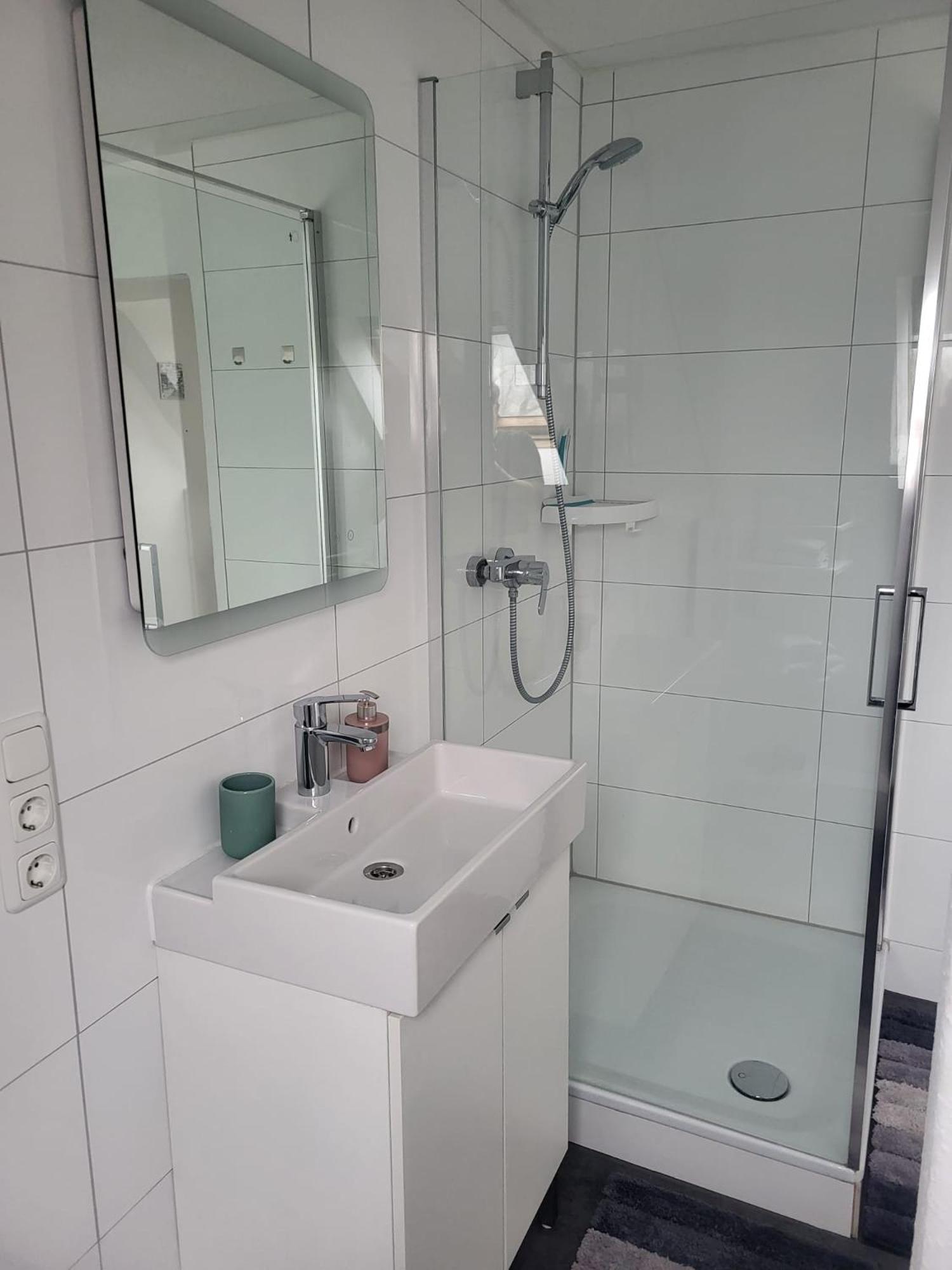 A&V Apartments Gemuetliche Rheinblick Wohnung Apt Daisy Duisburg Bagian luar foto