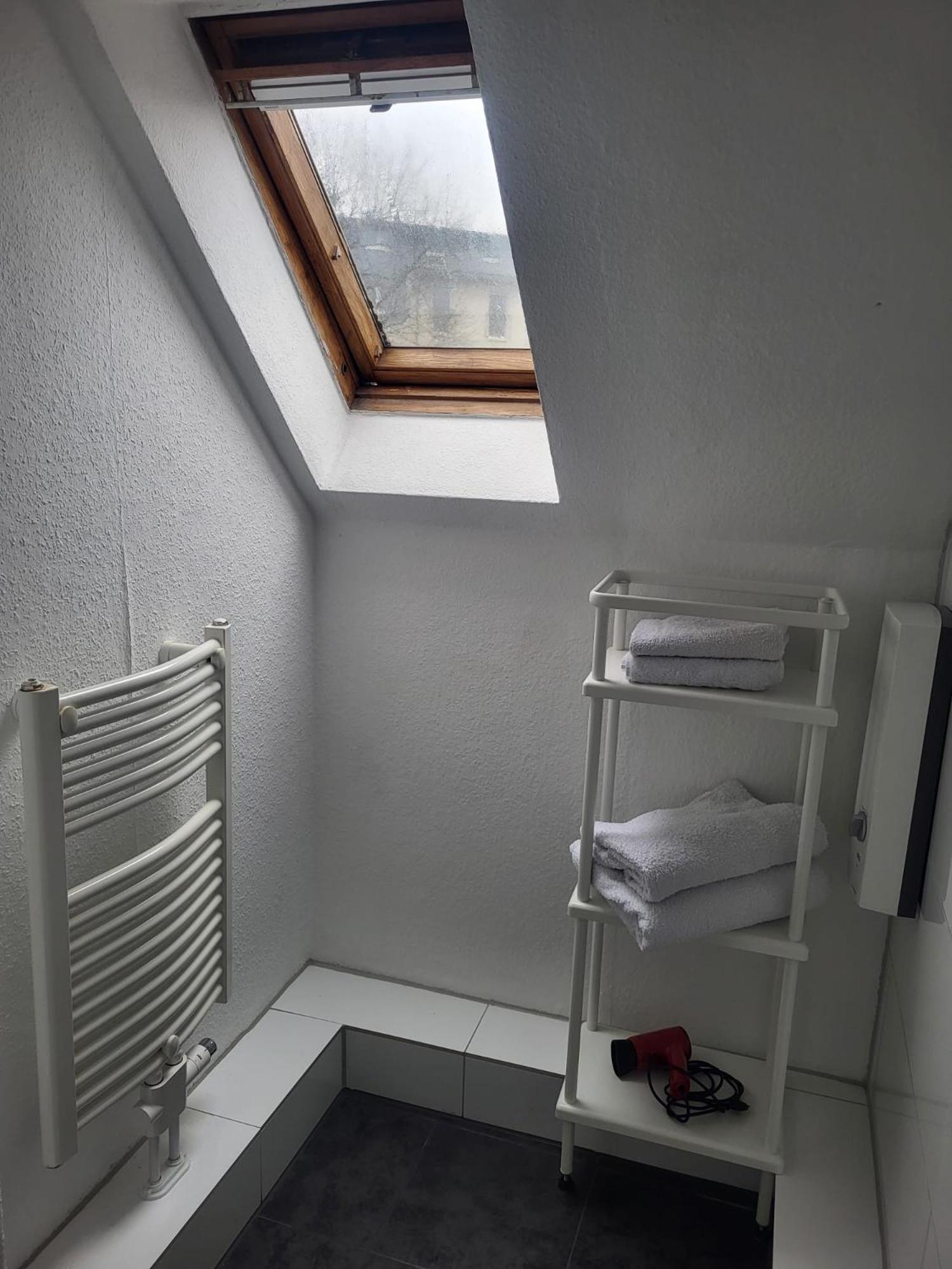 A&V Apartments Gemuetliche Rheinblick Wohnung Apt Daisy Duisburg Bagian luar foto
